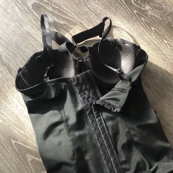 Black Gothic Corsette - Picture 4 of 4